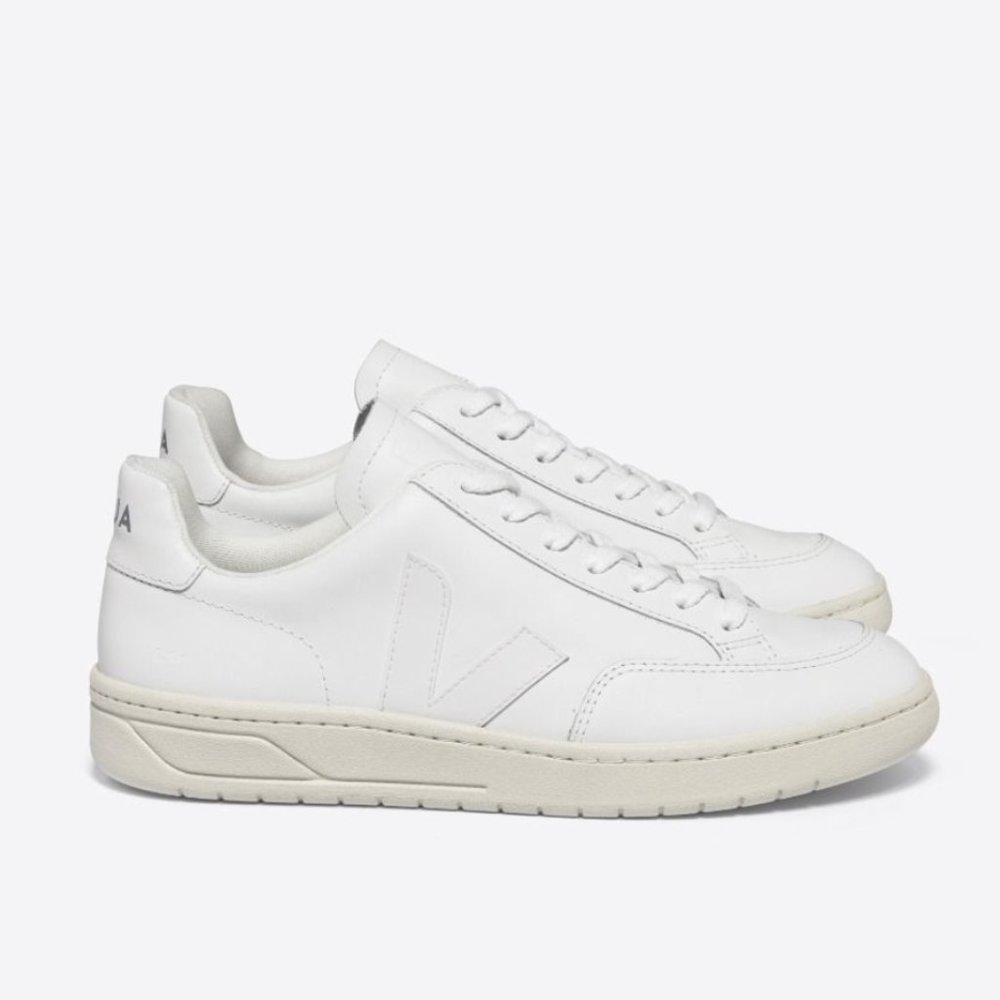 Veja V-12 Extra White Leather Sneaker Size EU 39 US 8 Worn once indoors